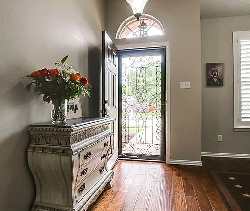 4th image of 8805 Oakwood Ln