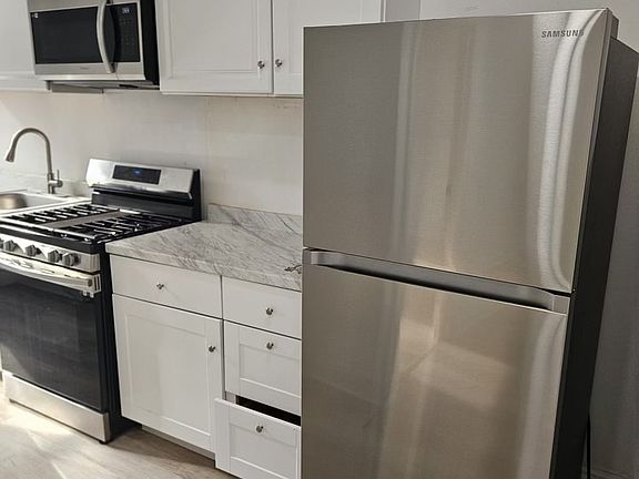 5th image of 404 Franklin Ave APT 3