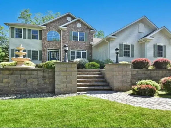 297 Echo Lake Rd, Tobyhanna, PA 18466