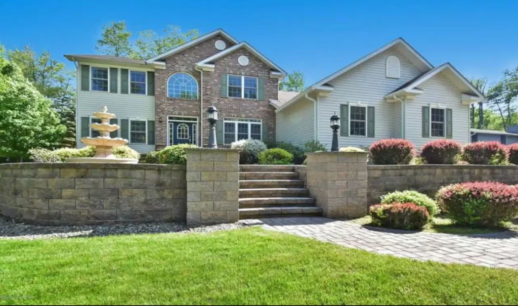 297 Echo Lake Rd - Property Image