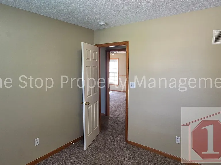 16002 Harold Dr — Photo 24