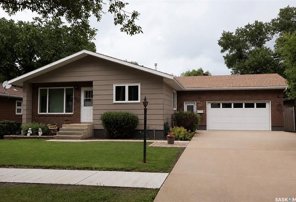1st image of 407 7th AVENUE E