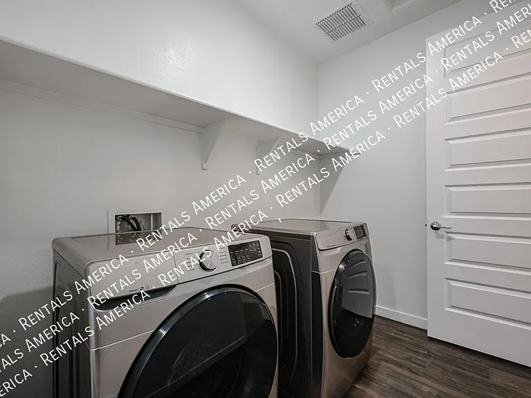 1051 E Armstrong Way — Photo 22