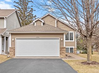 15560 Sussex Dr, Minnetonka, MN 55345