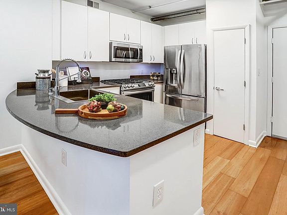 5th image of 1300 N St NW APT 15
