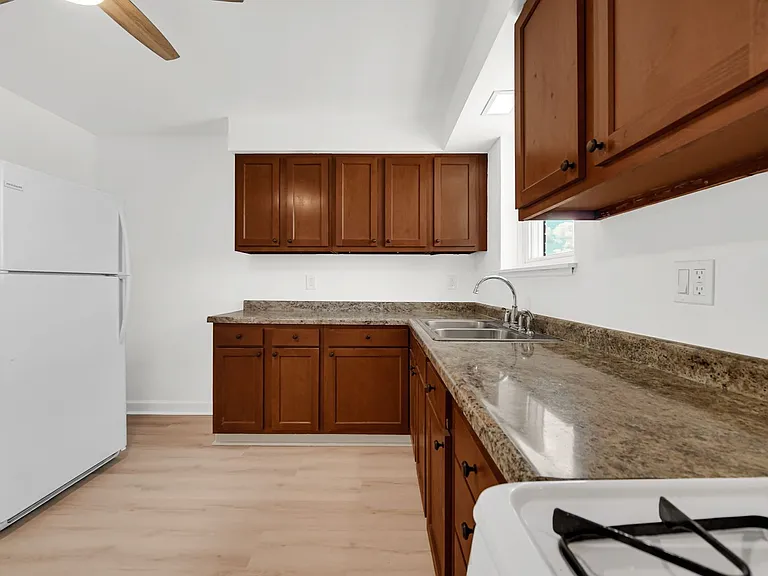 1307 Calumet Ave — Photo 10