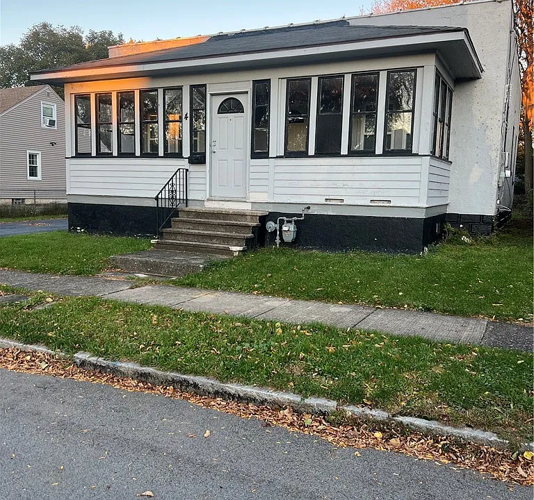 4 Florack St