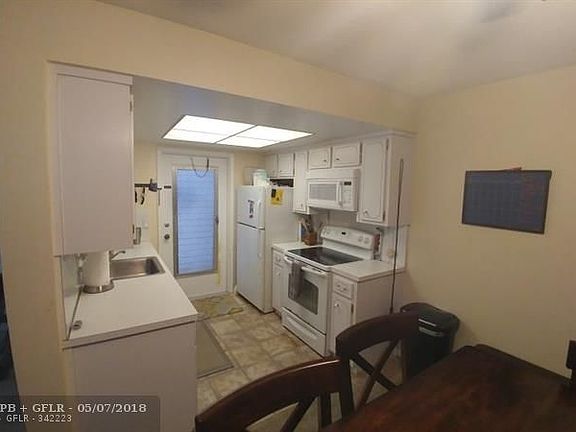 5th image of 2186 NE 56th St APT 208