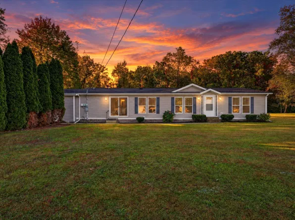 8655 Elm Ln, Saranac, MI 48881