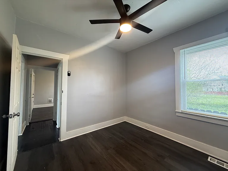 4839 Helen St — Photo 24