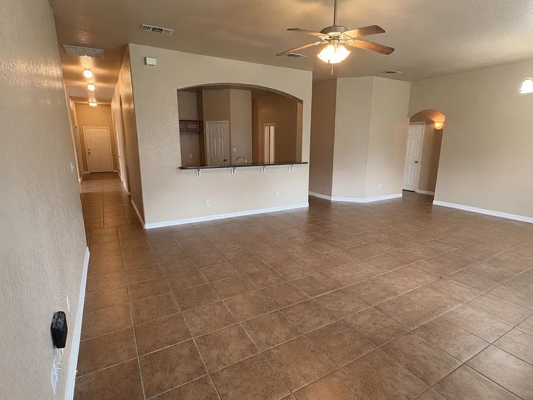 673 S Heights Dr — Photo 5