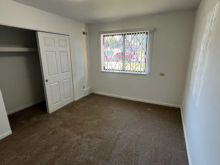 Charter Oaks Apartments — Photo 82