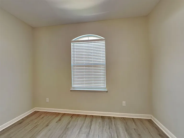 9329 Belle River Trl — Photo 15