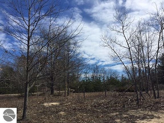 3rd image of Woodland Dr