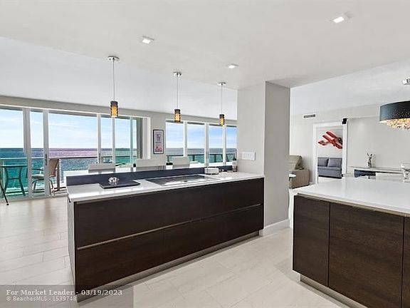 4th image of 333 NE 21st Ave APT 1210