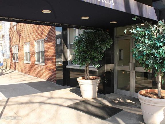 4th image of 2737 27th St APT 1H
