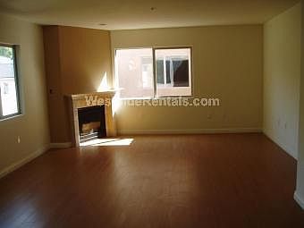 3rd image of 2001 W Victory Blvd Unit 101