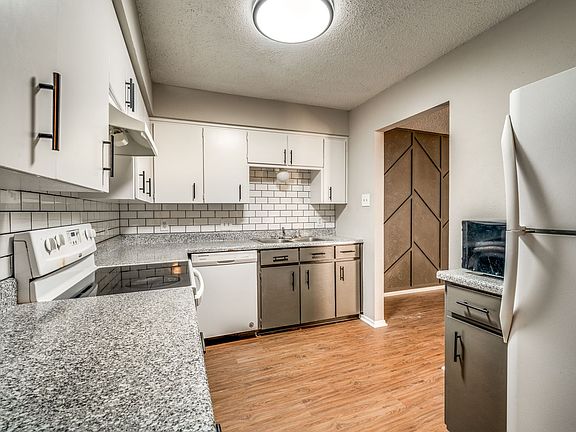 4th image of 8838 Hidden Hill Dr