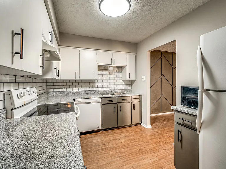 8838 Hidden Hill Dr — Photo 4