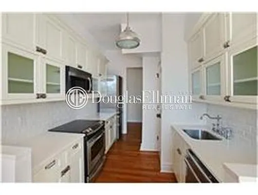 Rented by Douglas Elliman | media 33