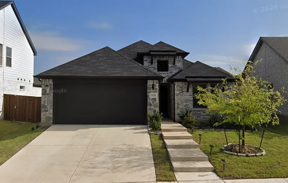 3242 Baehr Dr