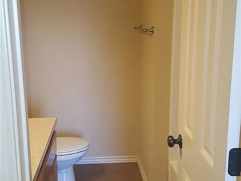 102 Kleine Ln — Photo 6