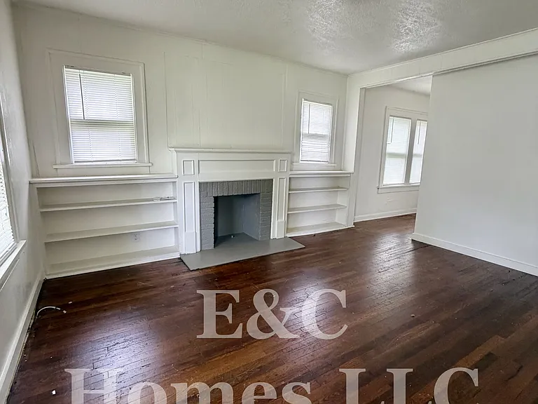 2805 Denver St — Photo 2
