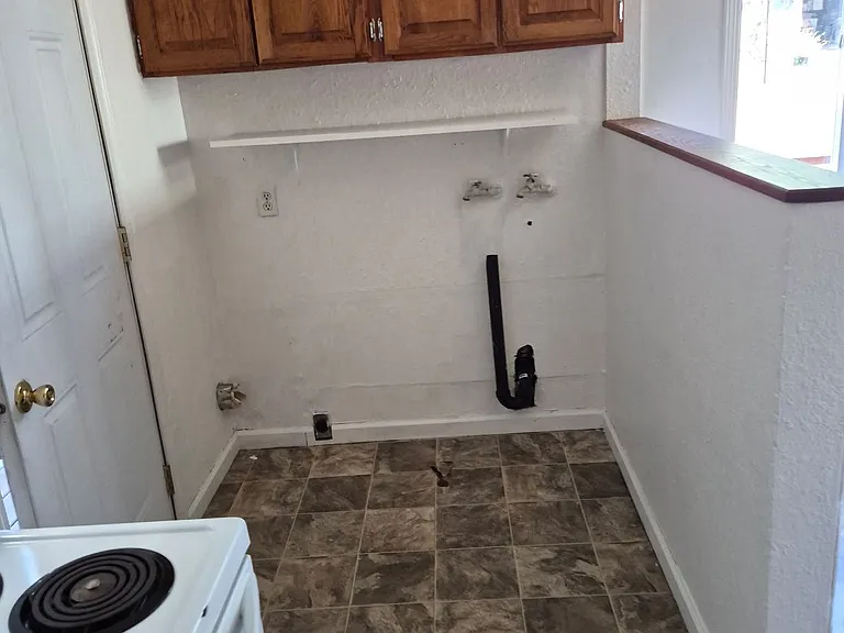 991 W 16th St #991 — Photo 5