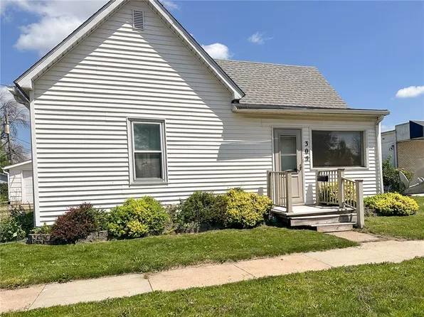 305 N McKinley St, Knoxville, IA 50138