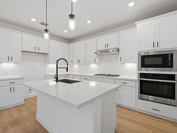 4th image of 1124 Broomsedge Mews