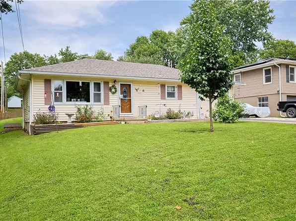 4007 Pacific St, Saint Joseph, MO 64507