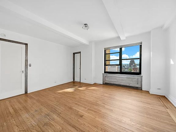 5th image of 300 W 23rd St APT 16A
