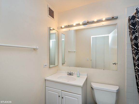 5th image of 3660 N Lake Shore Dr APT 911