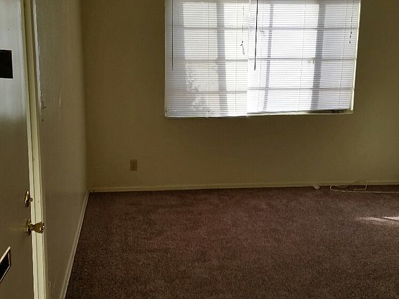 4th image of 651 N Caswell Ave