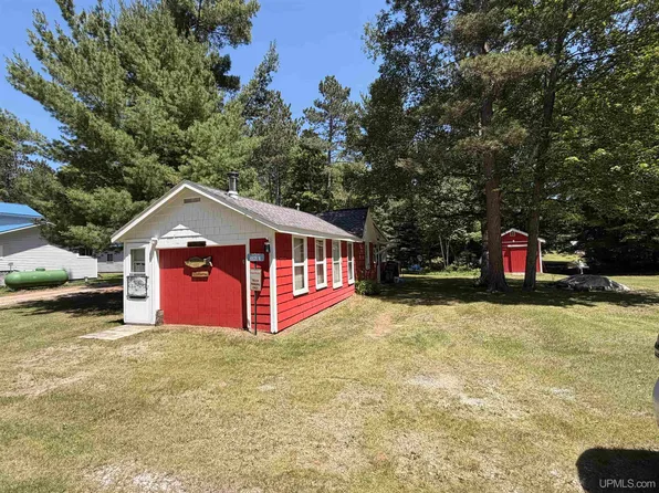8826 Boot Lake Rd, Manistique, MI 49854