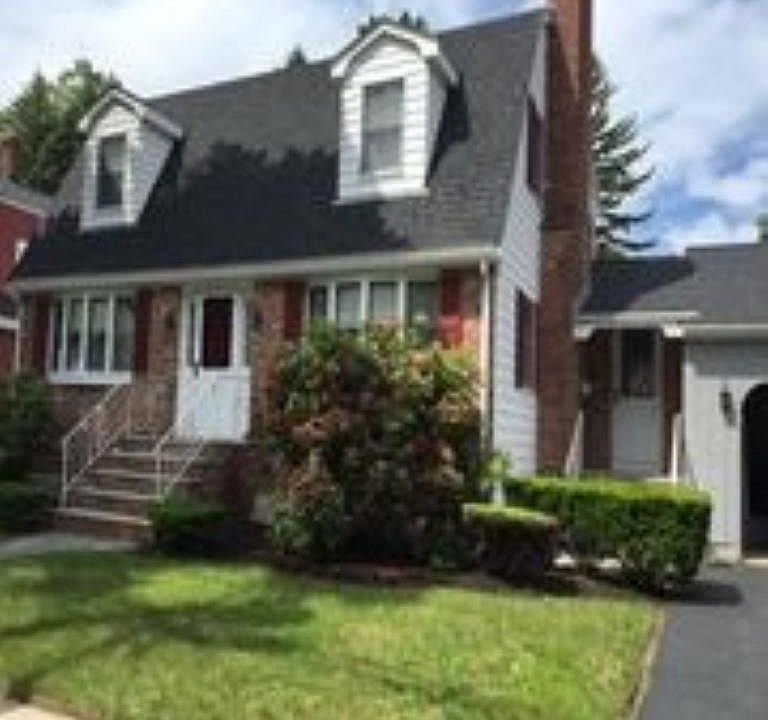 2nd image of 9 Howard St