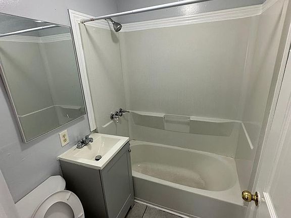3rd image of 1528 Mount Herman St #1