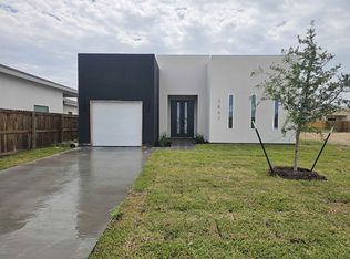 1401 Los Estribos Dr, Laredo, TX 78043