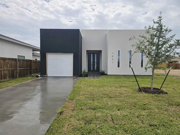 1401 Los Estribos Dr, Laredo, TX 78043