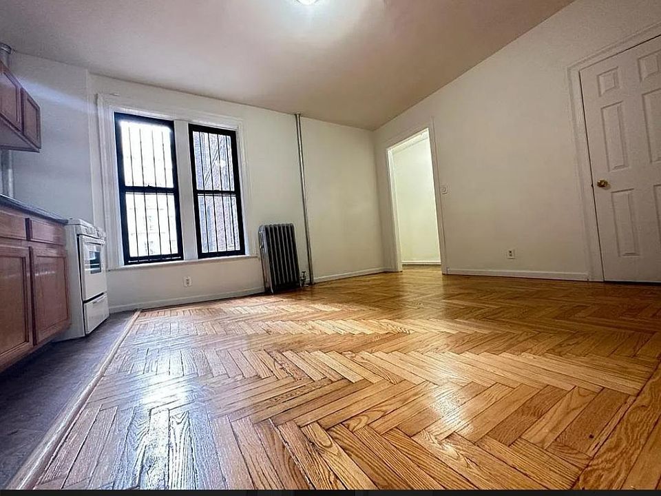 2nd image of 2632 Marion Ave #1