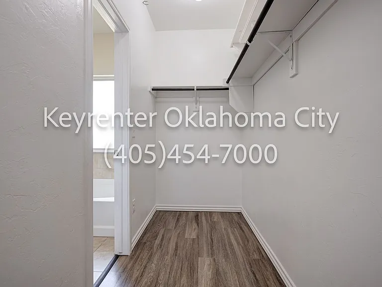 2409 Rosa Cir — Photo 30