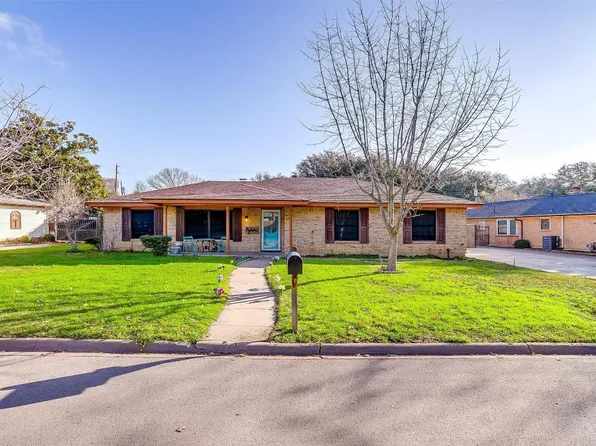 913 S Colonial Dr, Cleburne, TX 76033