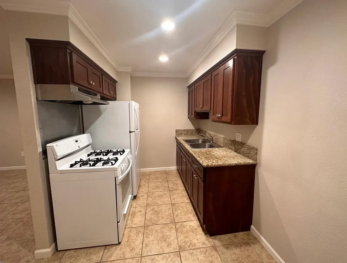163 S Ash Ave — Photo 1