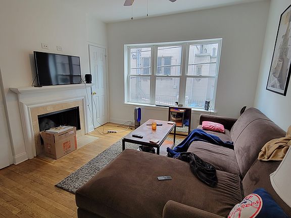 2nd image of 681 W Wrightwood Ave APT 1W