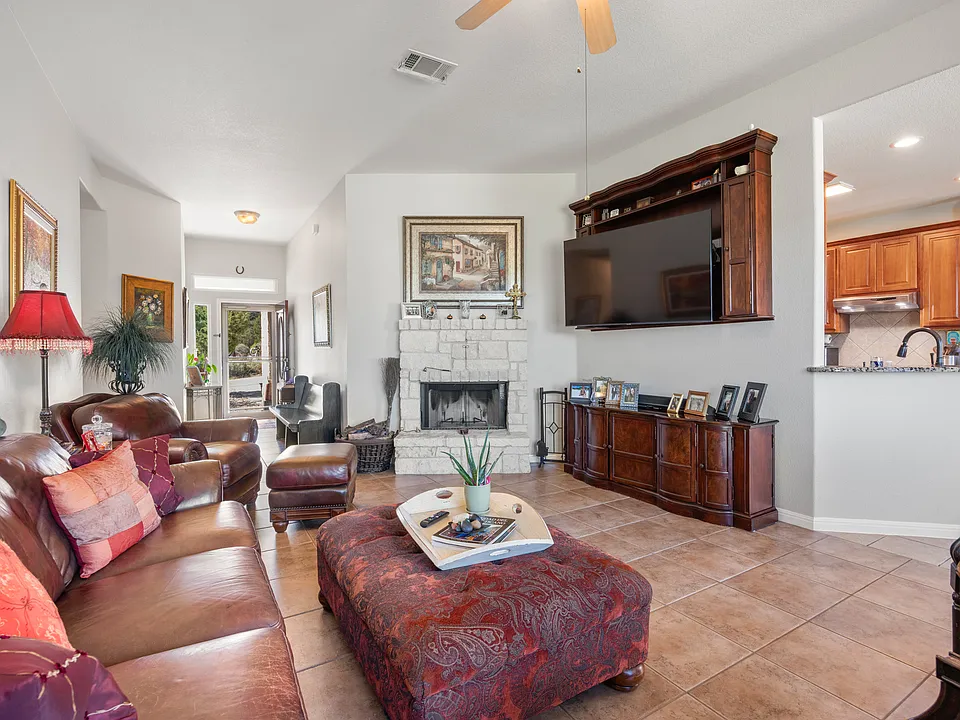 611 Newport Dr