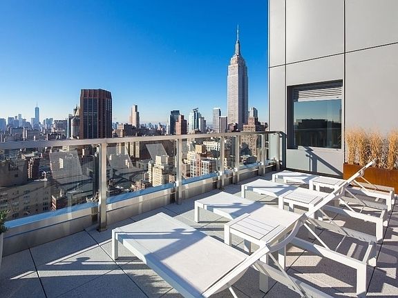 5th image of 325 Lexington Ave APT 4B