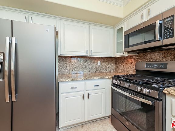 4th image of 633 S Dewberry Ln