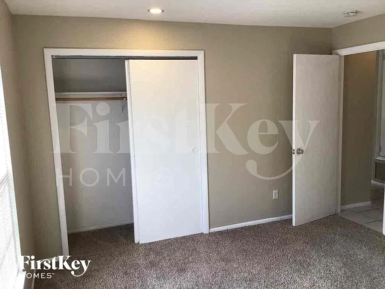 613 Brittany Ct — Photo 12