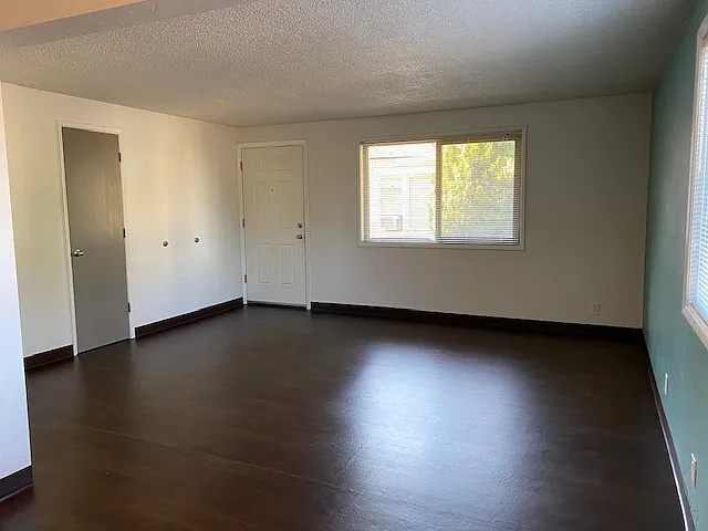 1925 Harris St #3 — Photo 5