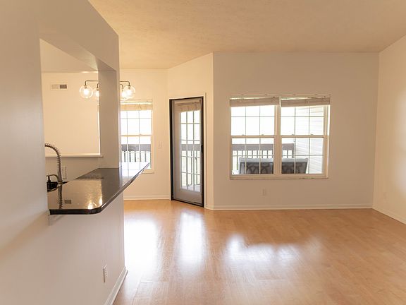 5th image of 340 Deepwoods Dr #6